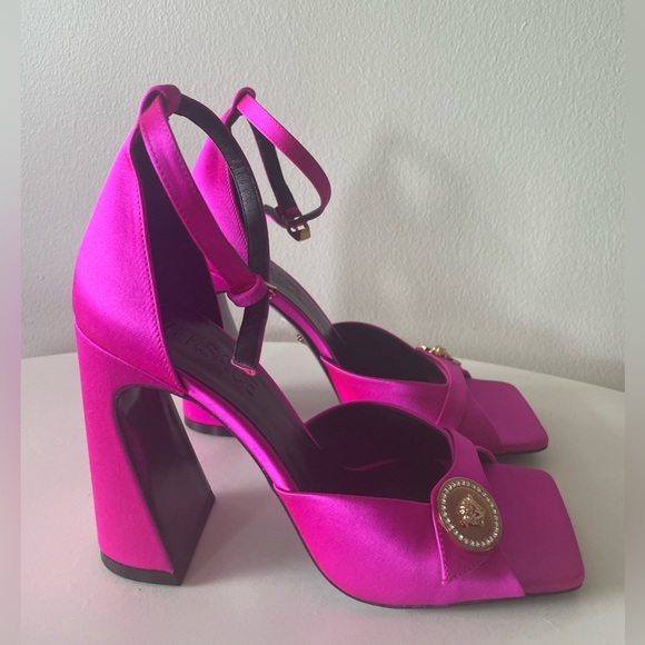 *BRAND NEW* Versace Medusa Medallion Ankle Strap Sandals - Picture 3 of 8